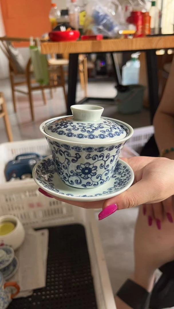 F0879青花缠枝莲悬停盖碗