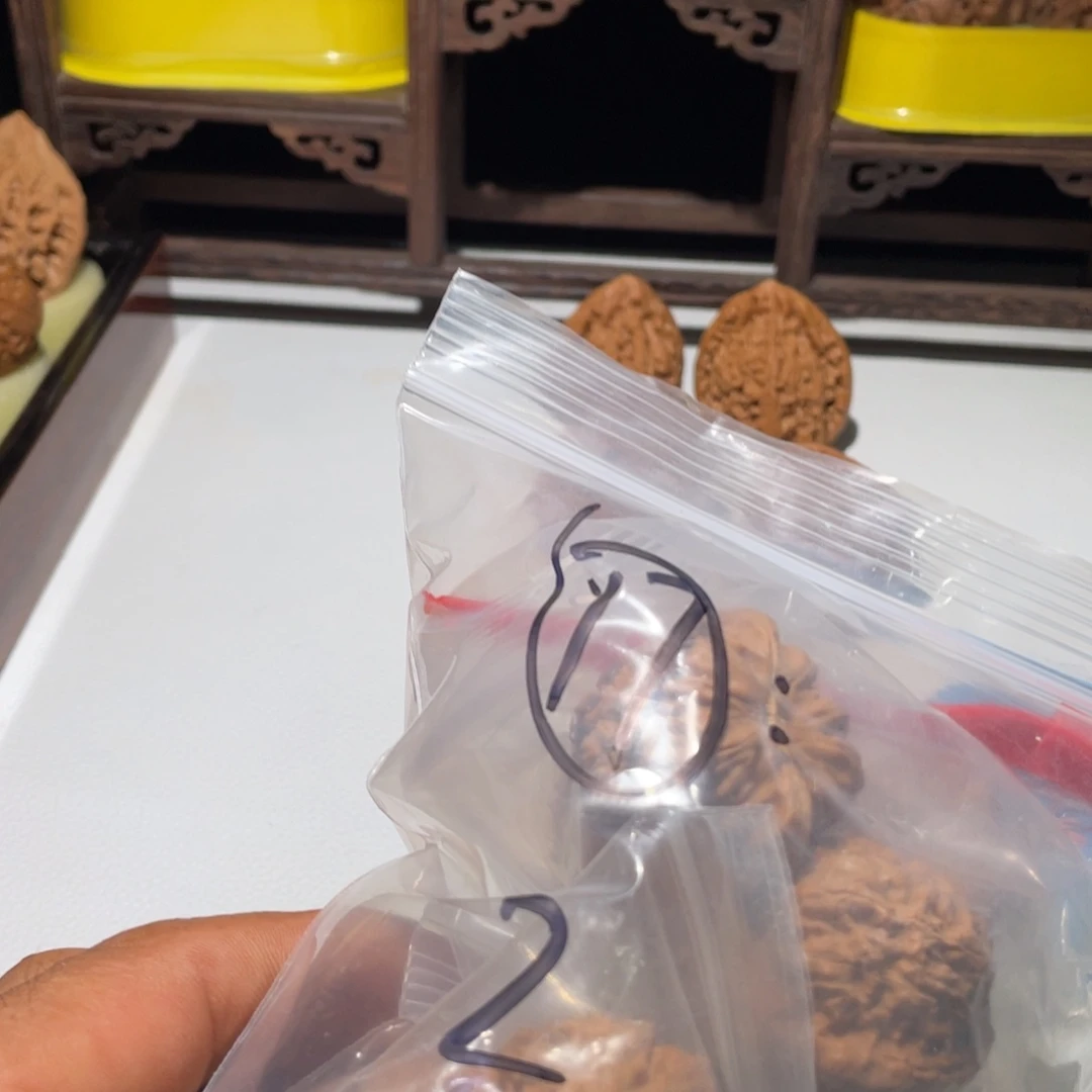 ***ㅤ大叶紫檀（黑酸枝木类）文玩核桃白狮子5对