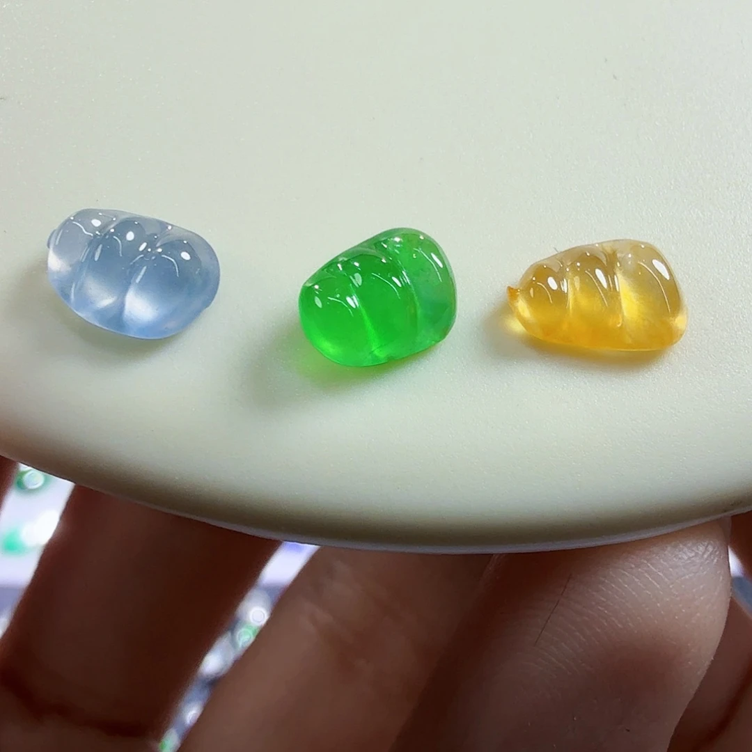 翡翠未镶嵌颈饰一套玻璃