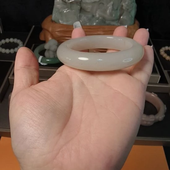 石英岩玉未镶嵌手镯