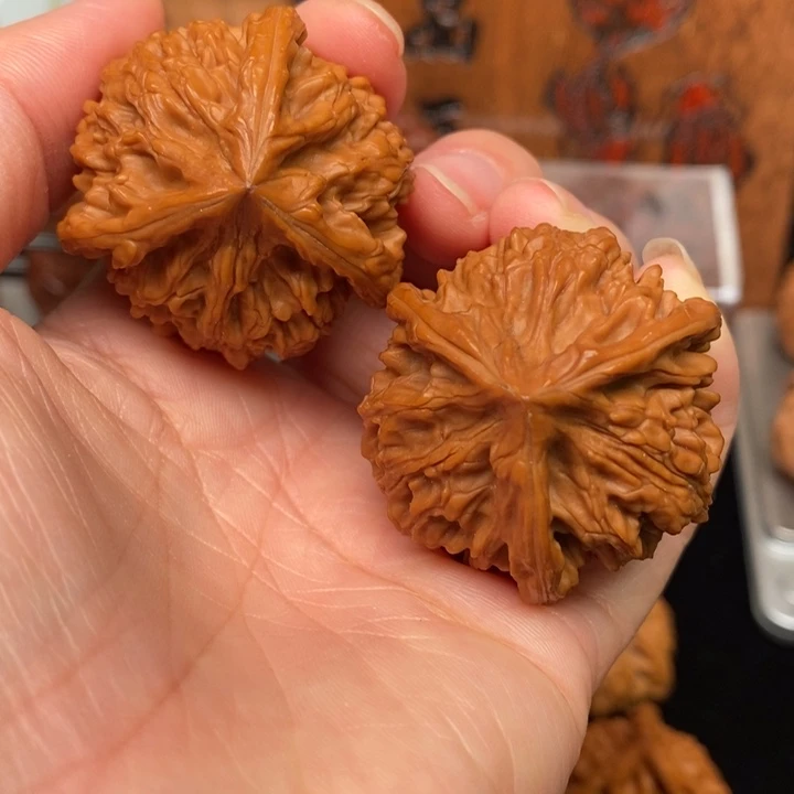 许***恙文玩核桃吊坠文山