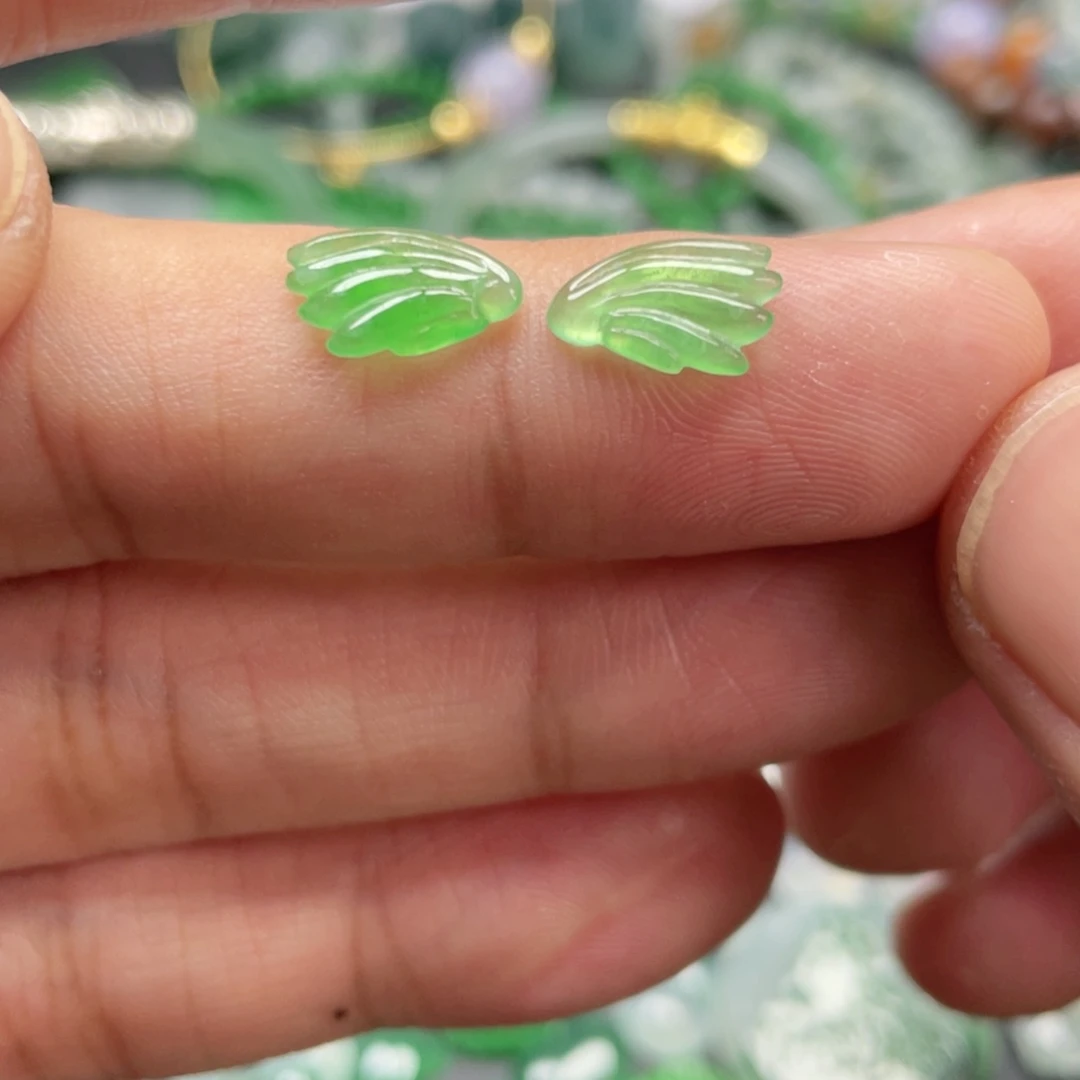 翡翠颈饰未镶嵌薇*翡翠
