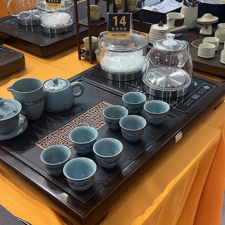 茶盘等多种装饰手法构成独特