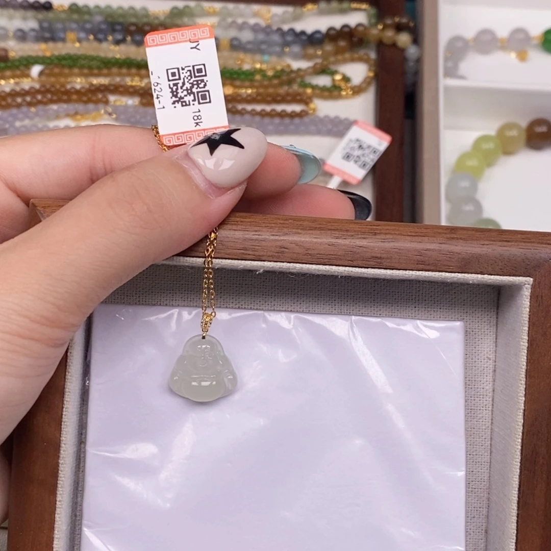 颈饰18K金镶嵌和田玉佛公