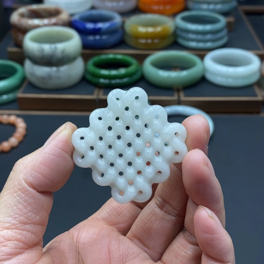 石英质玉未镶嵌吊坠