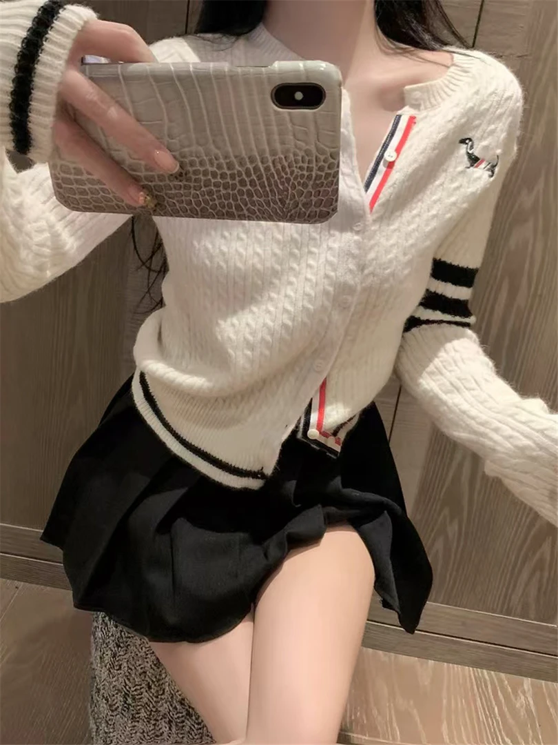 韩系甜美刺绣圆领针织开衫女2025新款早秋设计感小众外套毛衣上衣
