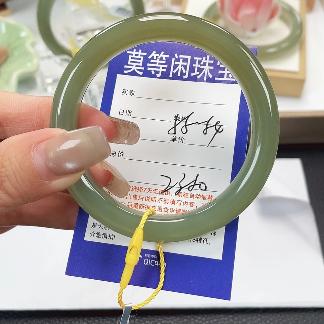 和田玉未镶嵌手镯