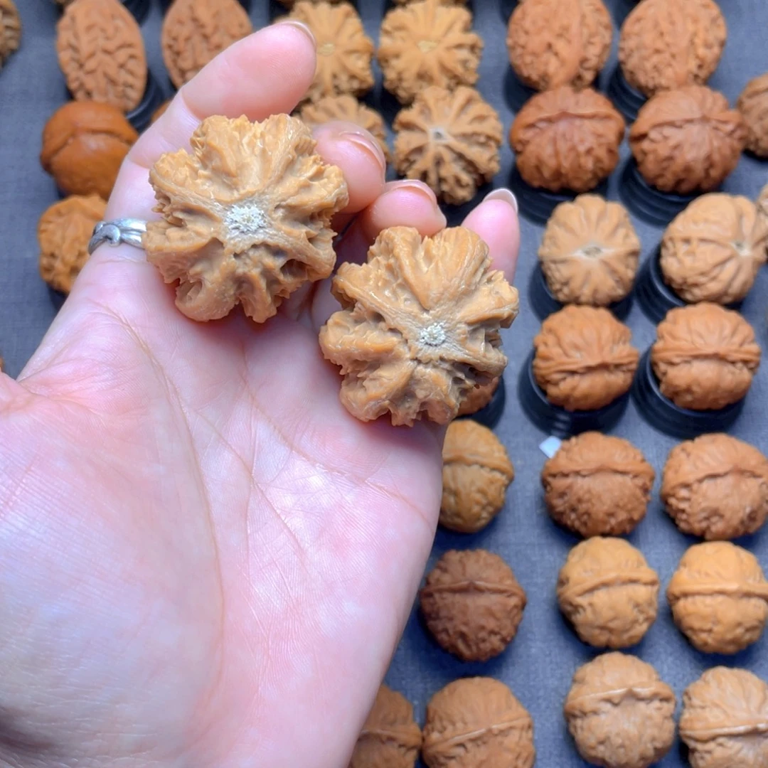 M***u核桃文玩把件秦岭粗筋八棱