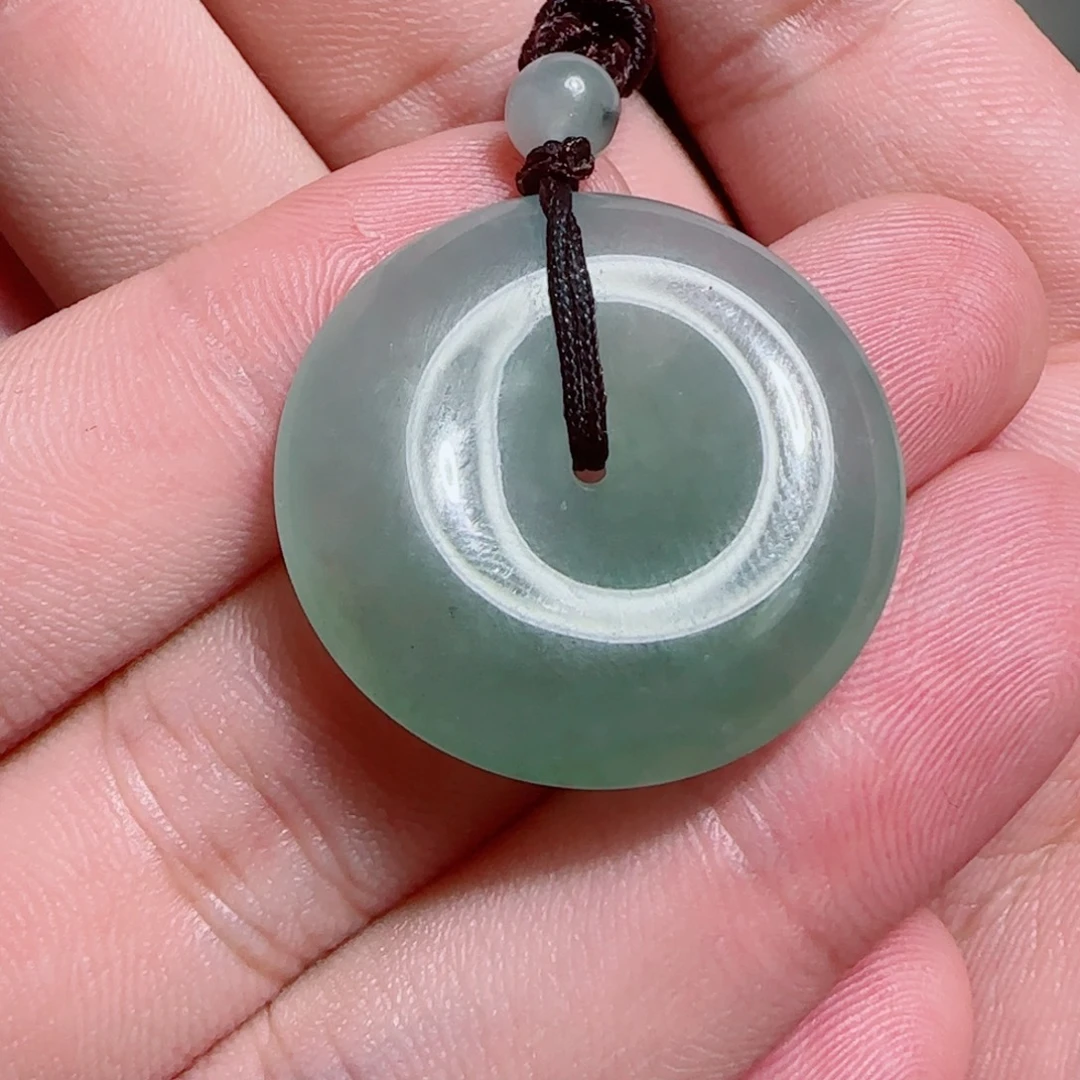 翡翠未镶嵌颈饰平安扣