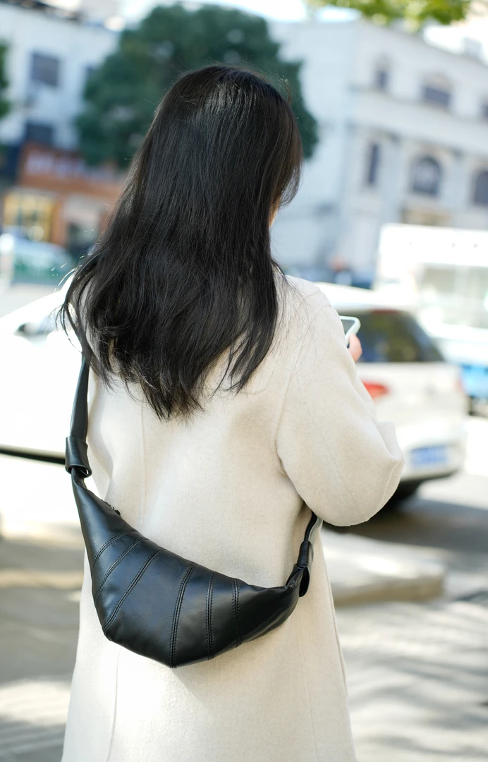 柒妍自制羊皮可颂包包