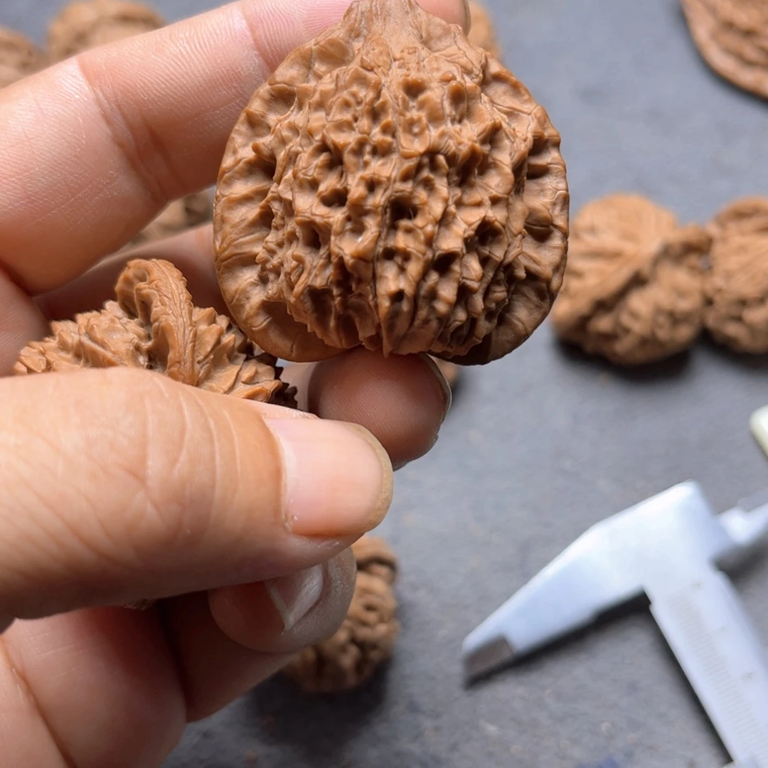 r***d吊坠文玩核桃43野生朱雀