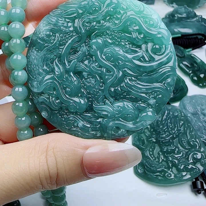 翡翠未镶嵌颈饰多样性发货天然的A货翡翠