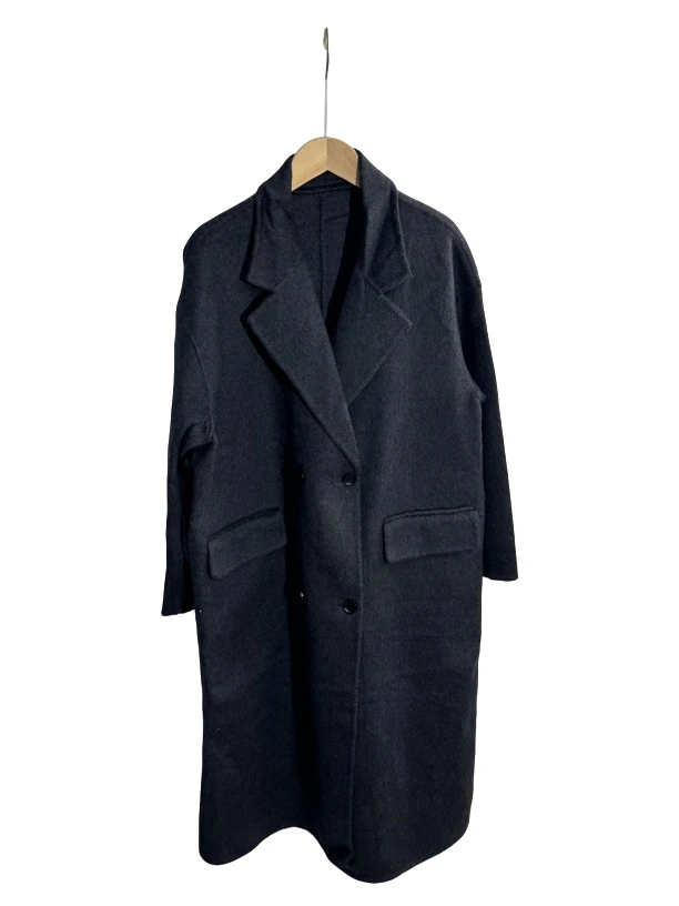 深色羊绒长款大衣