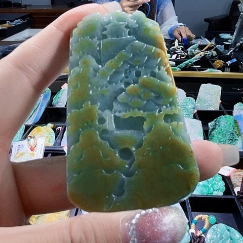 颈饰未镶嵌翡翠一个