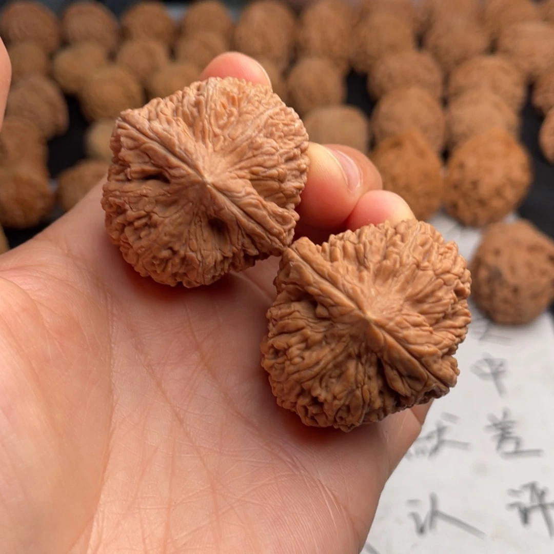 文玩核桃吊坠370。35蒜头有黄