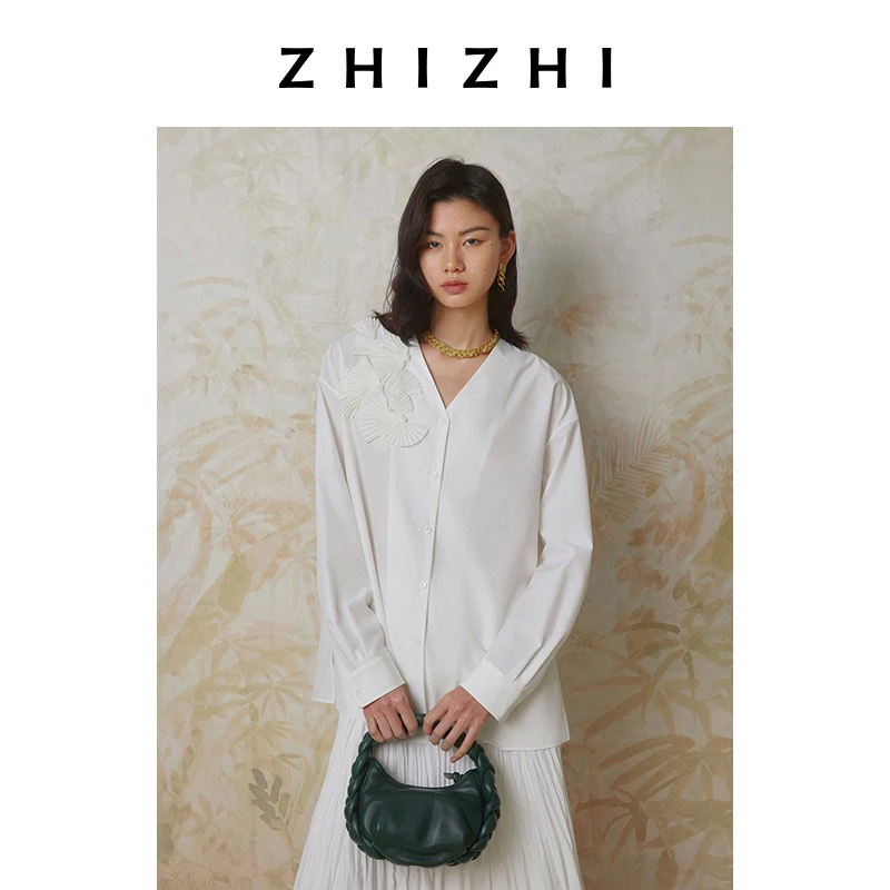 致知 簌水令 立体花朵V领中式衬衫女25春新款松弛感ZZ2ESWC9028