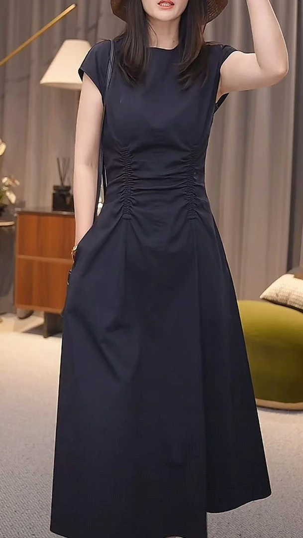 新款黑色圆领时尚抽褶连衣裙女小众设计时尚气质显瘦高级氛围感