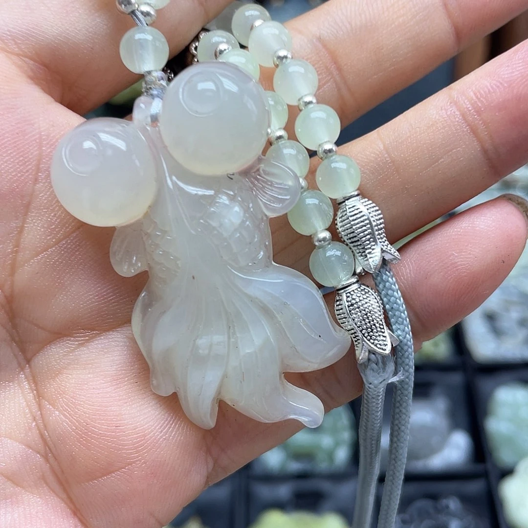 蛇纹石玉未镶嵌颈饰