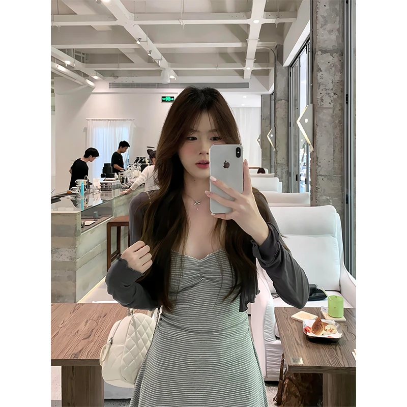 早秋装法式条纹吊带连衣裙子女初秋2025新爆款小个子收腰套装短裙