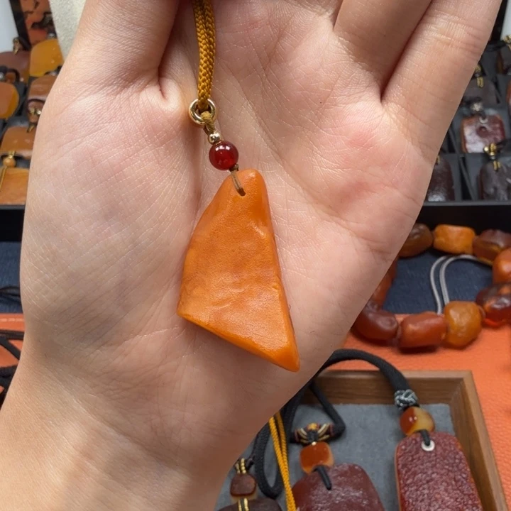 蜜蜡未镶嵌吊坠(赠链)