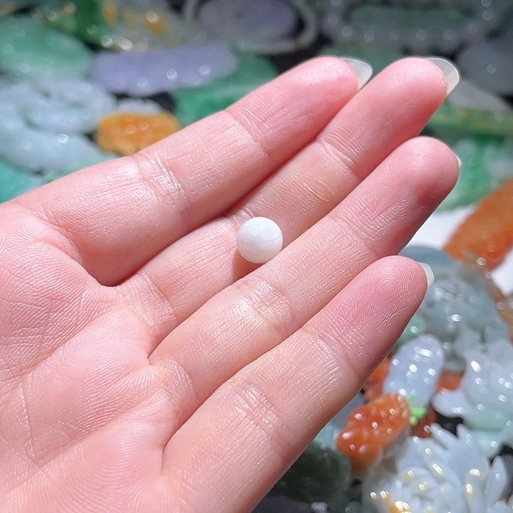 颈饰未镶嵌翡翠千**雪天