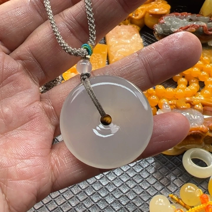 石英质玉（黄龙玉）颈饰未镶嵌