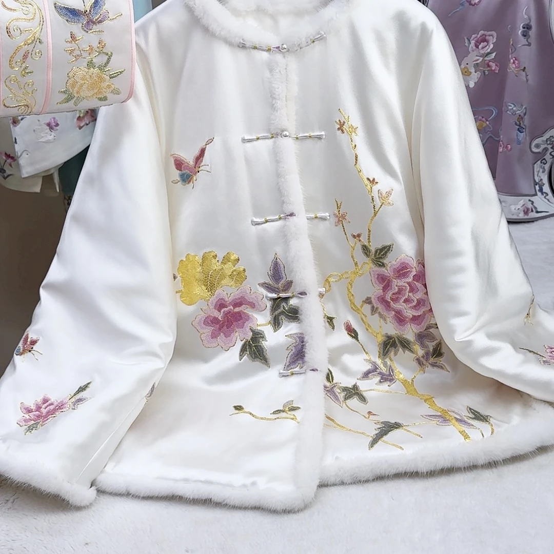 织绣真丝白色棉服 花开富贵