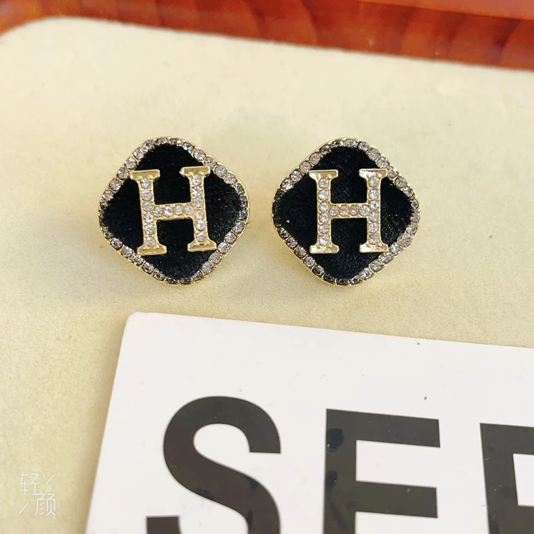 合金布艺耳饰 【新品 上新季】耳钉直针款气质时尚黑色经典a168