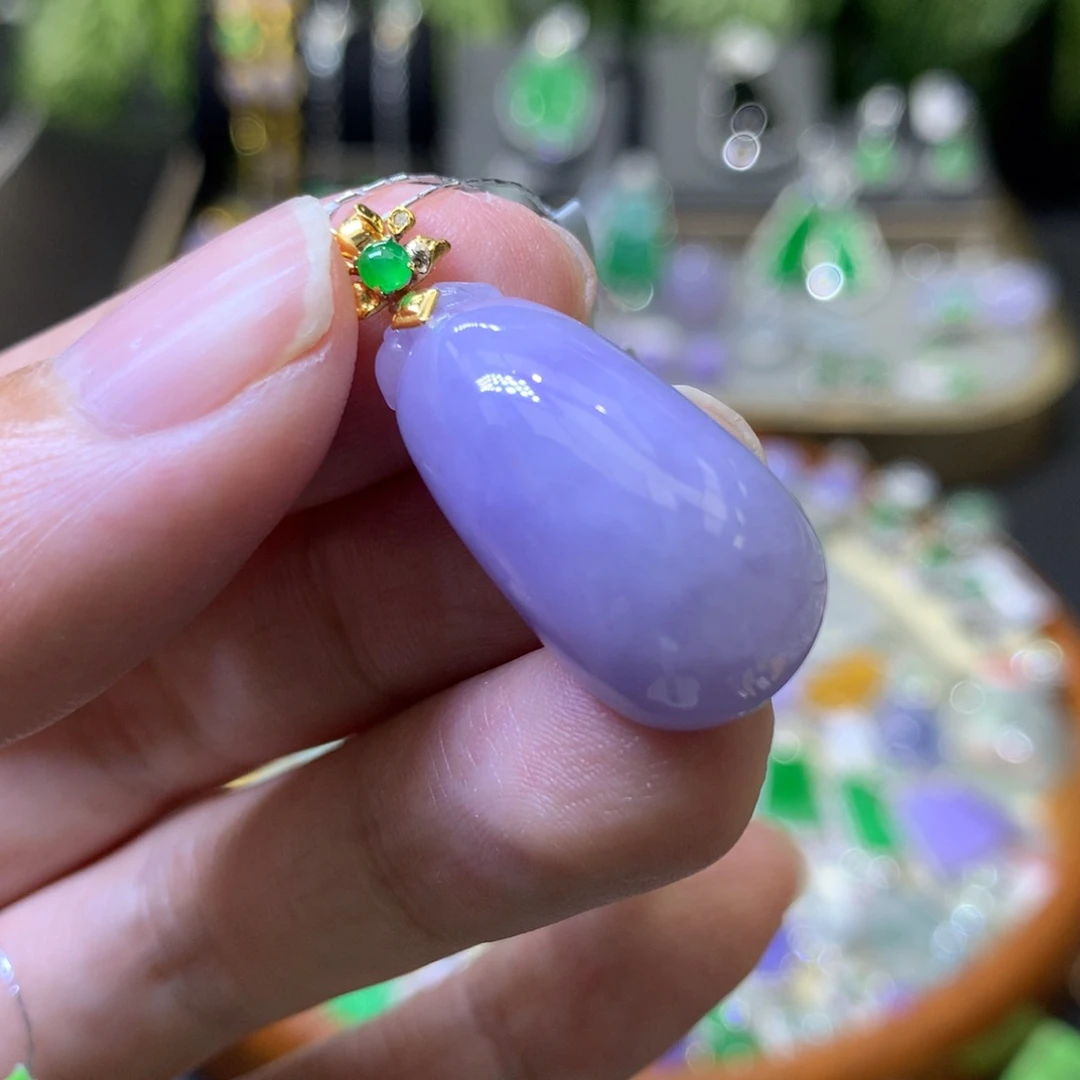 颈饰18K金镶嵌翡翠