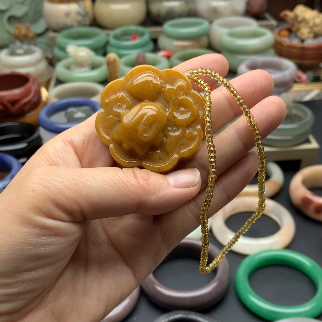 石英质玉（佘太翠）手镯未镶嵌月饼兔手把件