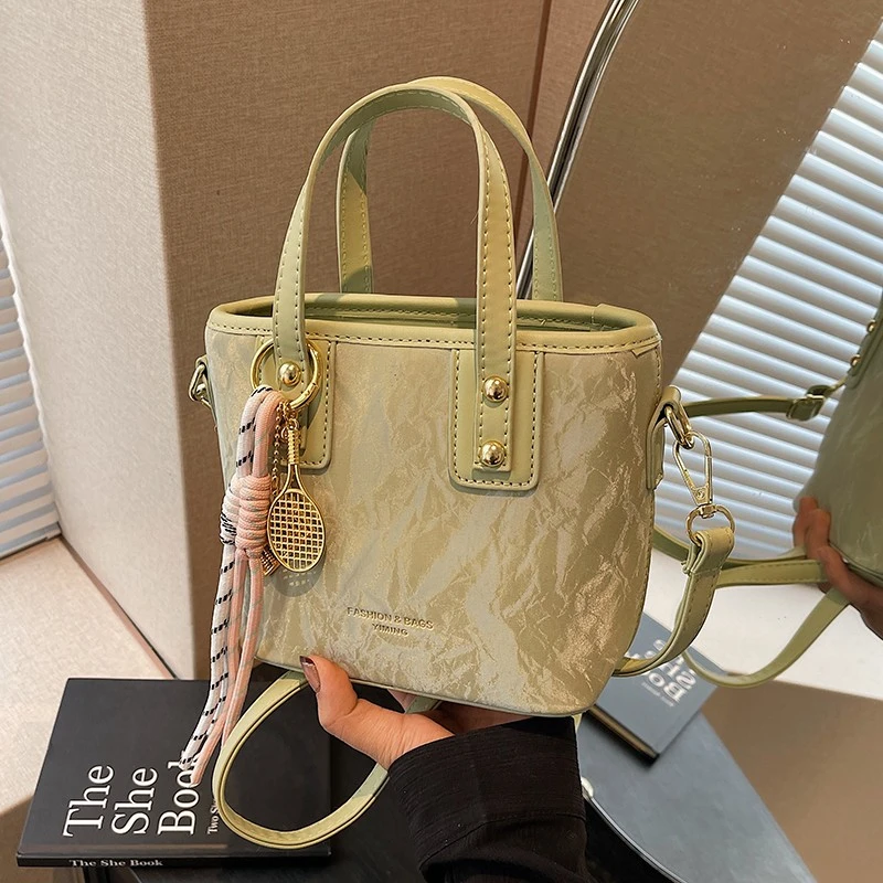 今年流行小包包女夏天百搭2025新款时尚韩版ins斜挎包手提水桶包