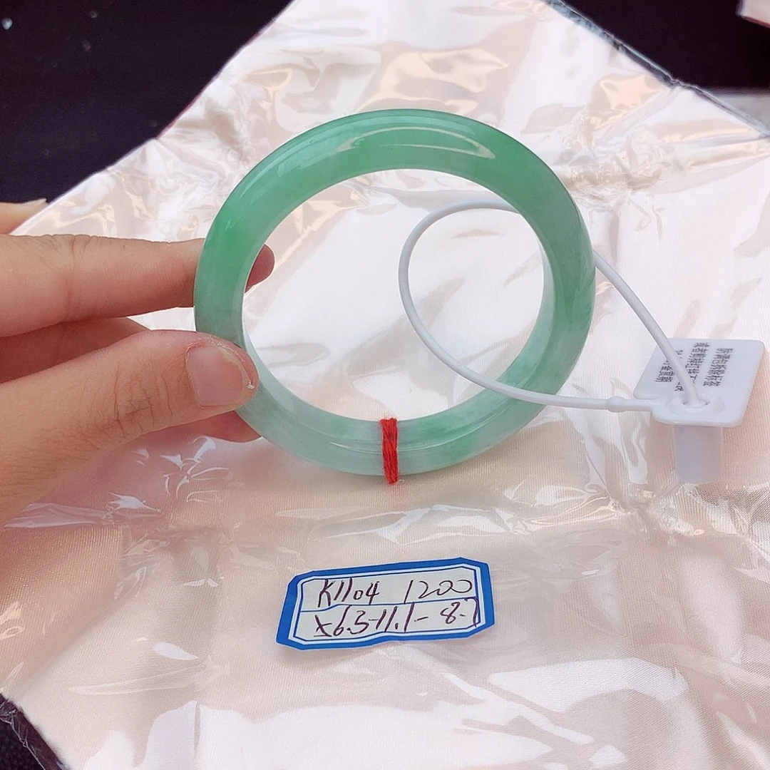 翡翠手镯未镶嵌翡翠