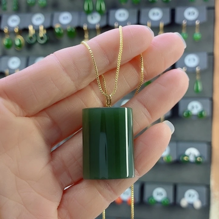 和田玉18K金镶嵌吊坠(赠链)