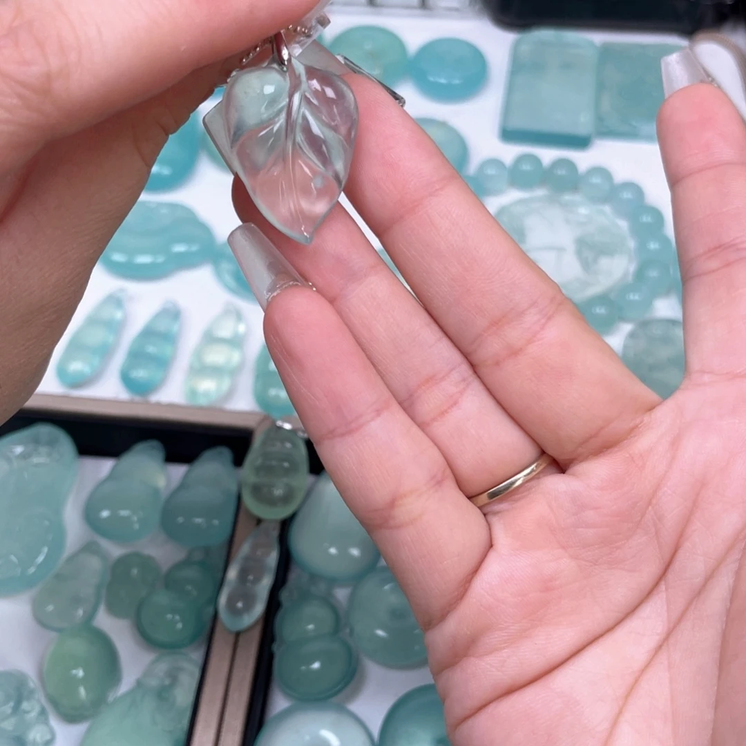 未镶嵌蛇纹石玉颈饰