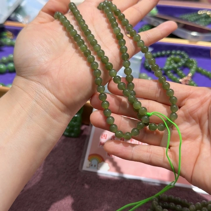 和田玉未镶嵌颈饰南****衣