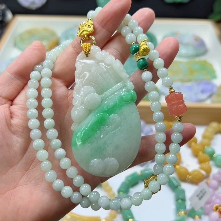 颈饰未镶嵌翡翠吊坠