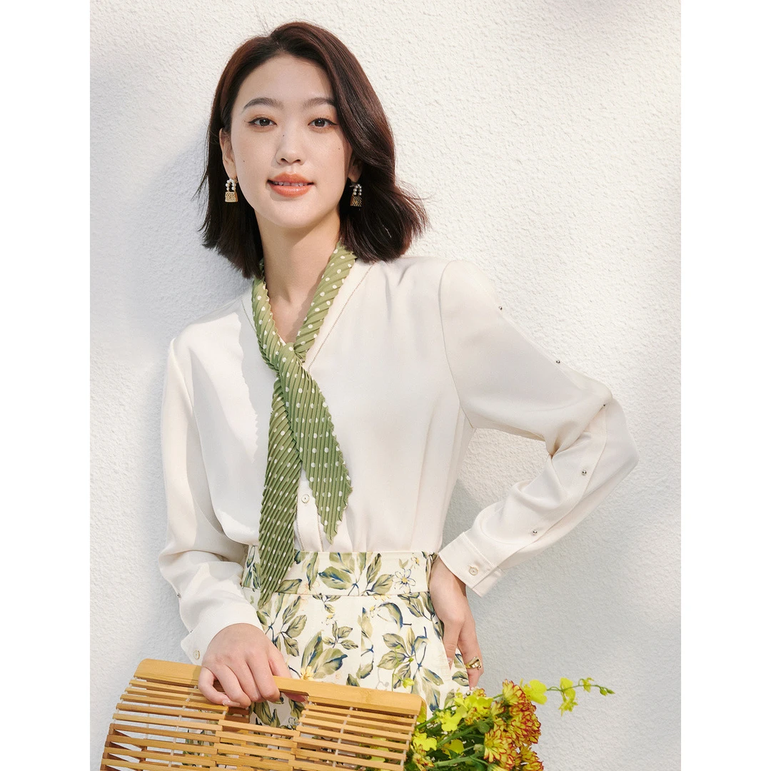 【众心专享价】简约设计纯色通勤V领长袖衬衫女气质上衣EE00654V1
