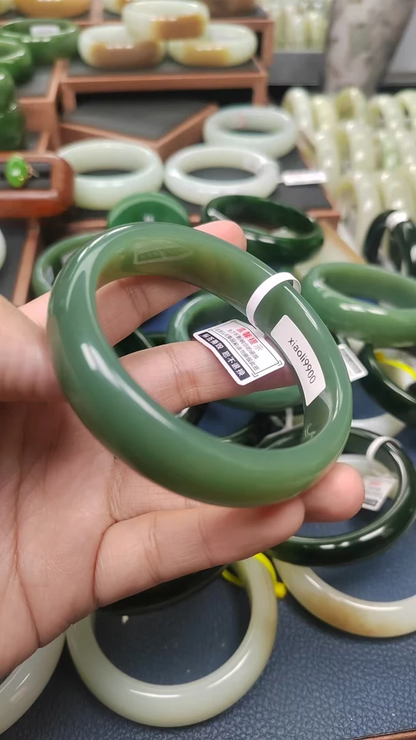 精品和田玉碧玉宽版手镯