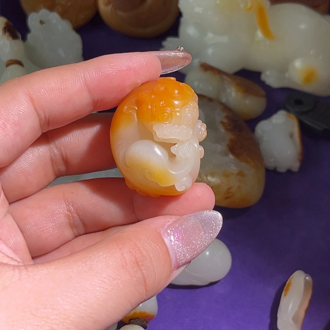 和田玉未镶嵌颈饰喜***。