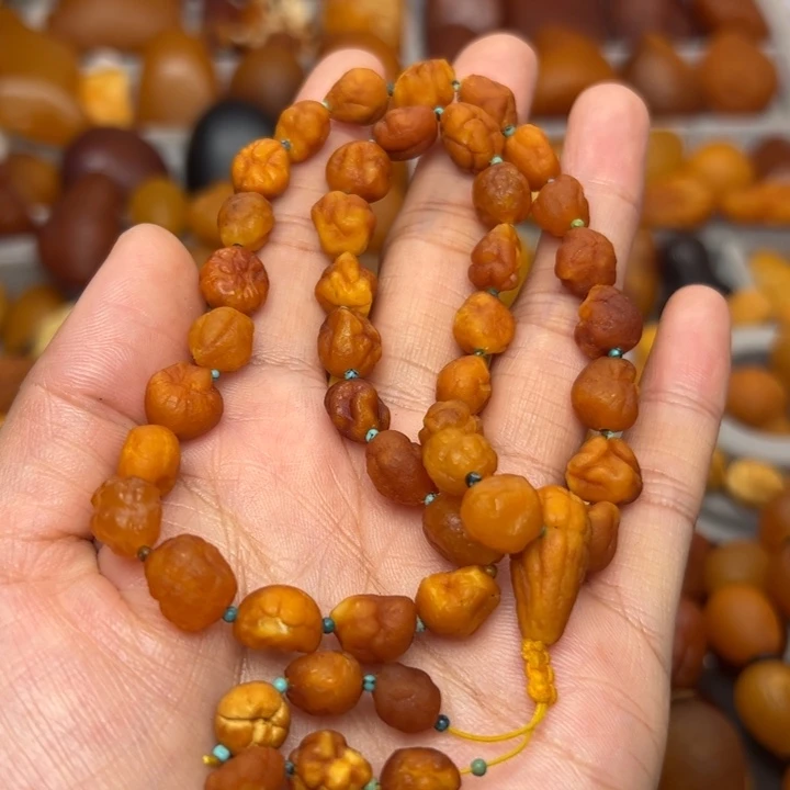 琥珀未镶嵌裸石天然蜜蜡