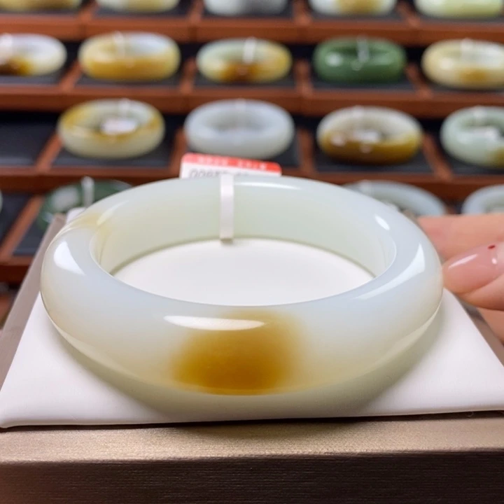 和田玉（糖玉）手镯未镶嵌56圈