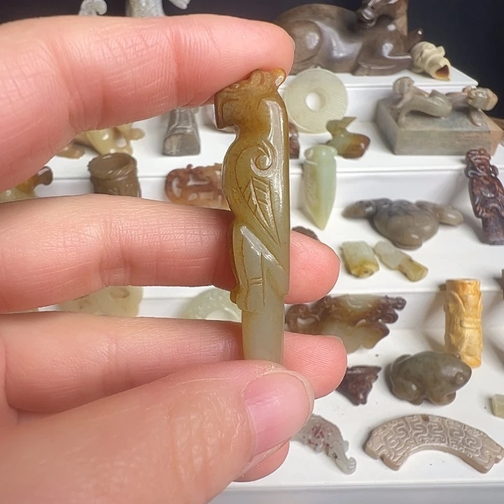 颈饰未镶嵌和田玉观**今