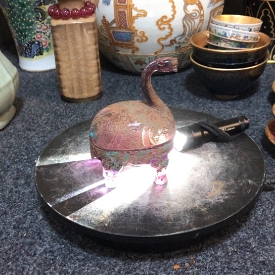陶瓷器一件，品相完好