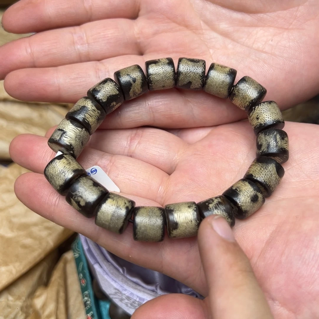 大叶紫檀（黑酸枝木类）