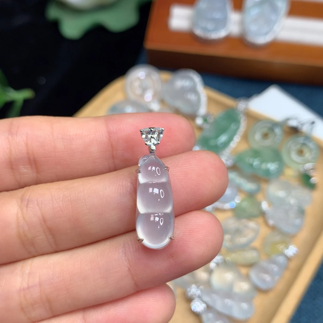 翡翠18K金镶嵌颈饰翡翠