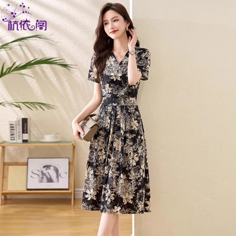 碎花连衣裙女夏季2025新款高级感小个子气质收腰修身显瘦v领裙子