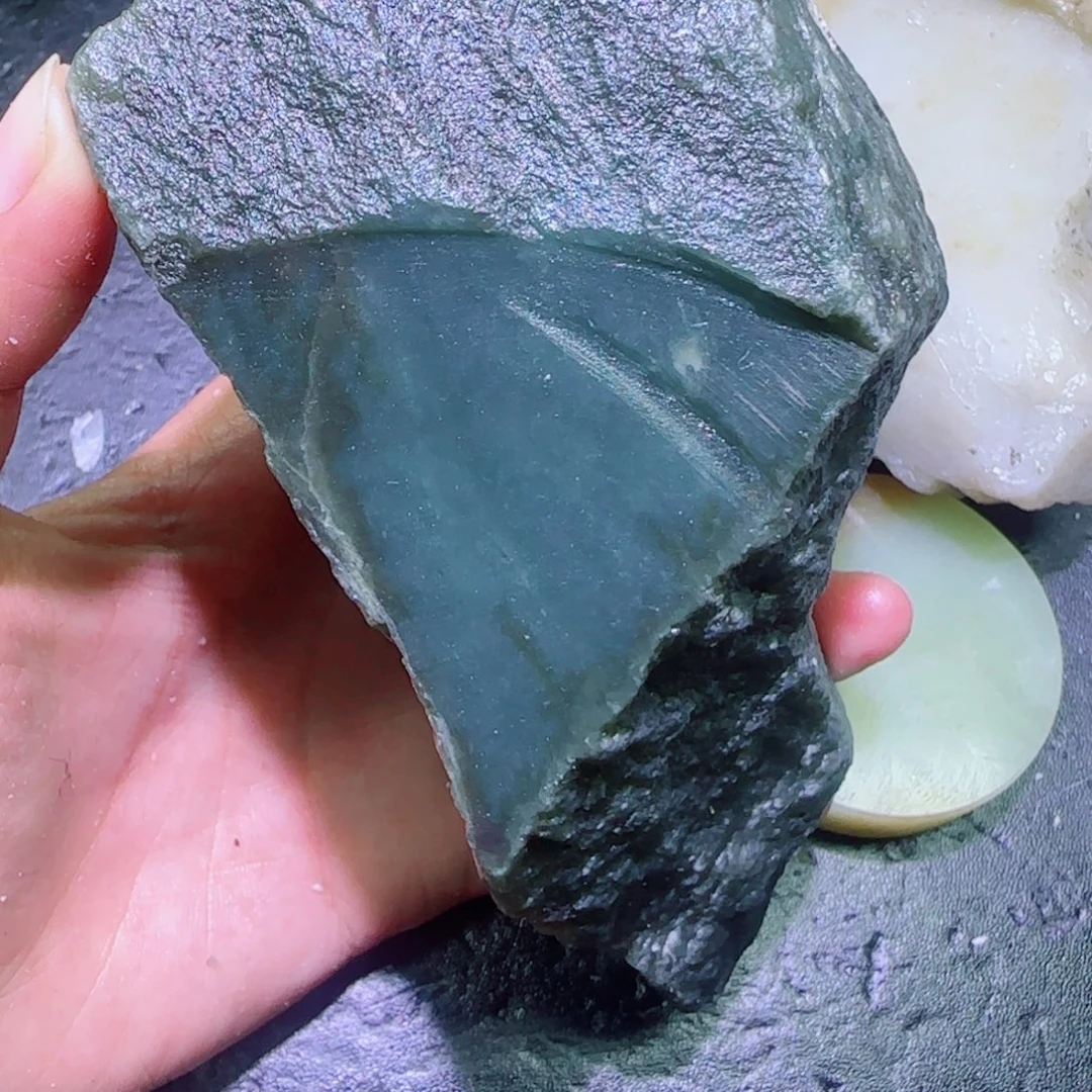 和田玉未镶嵌珠宝半成品