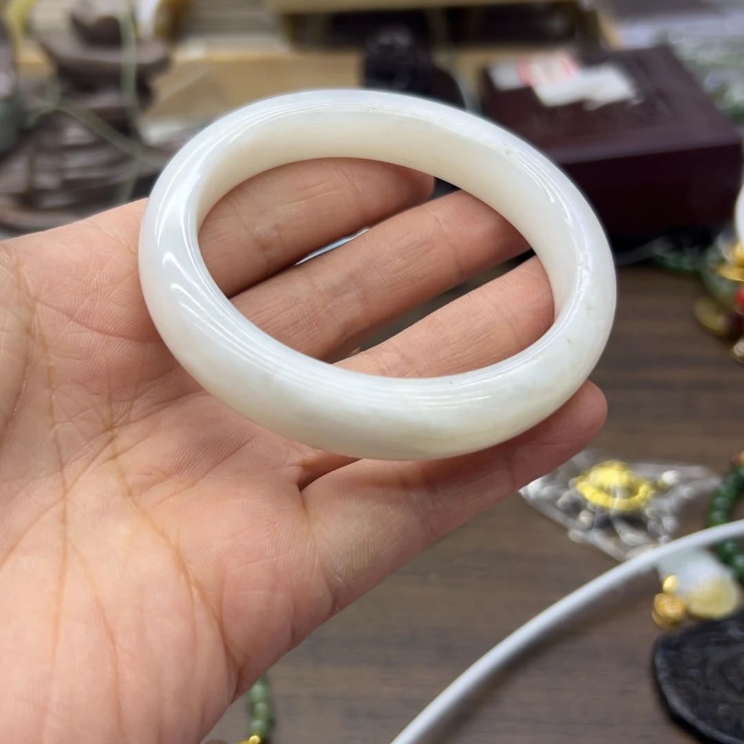 和田玉未镶嵌手镯59.6圈围904瑕