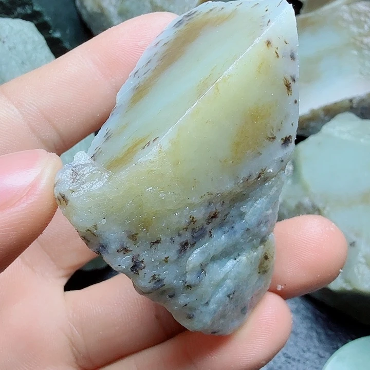 和田玉（糖玉）未镶嵌珠宝奇石