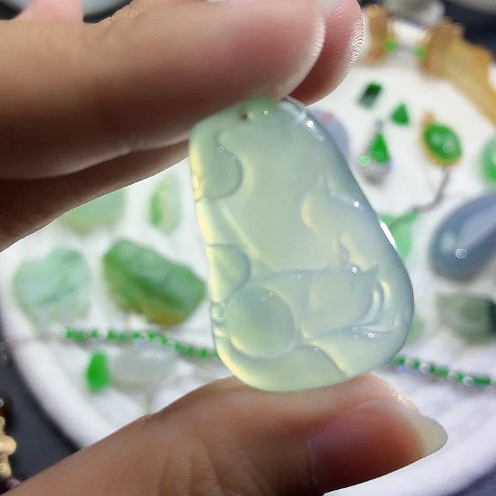翡翠未镶嵌颈饰吊坠